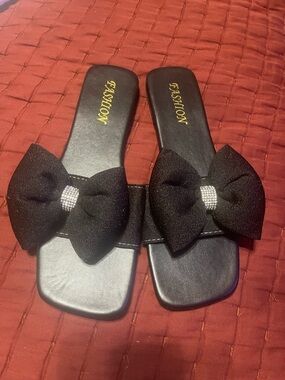 Fashion Black Bow Slide Sandals with Rhinestone Accent size 38
Like a 7 US
